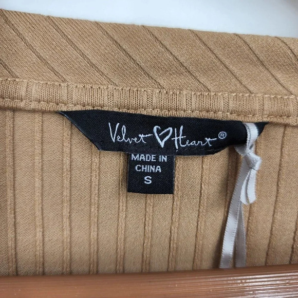 Velvet Heart Cori V-Neck Button Tie Front Ribbed Top In Camel Womens Size S NWT - Picture 7 of 11